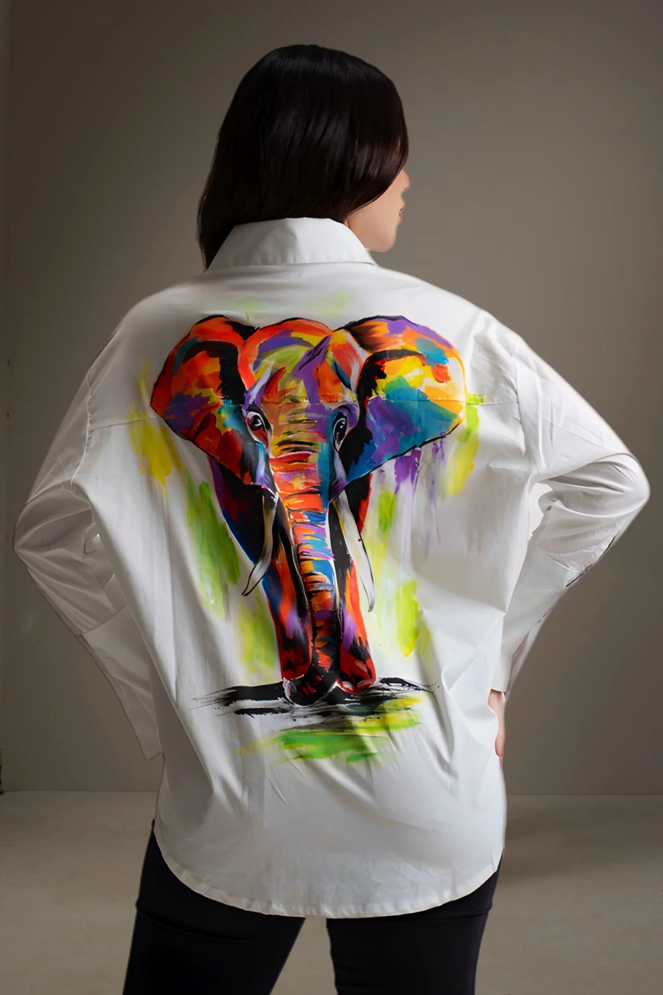 Camisa Oxford con diseño Elefante Pop Art de color Blanco elaborado en 100% ALGODÓN de la marca ALISSA