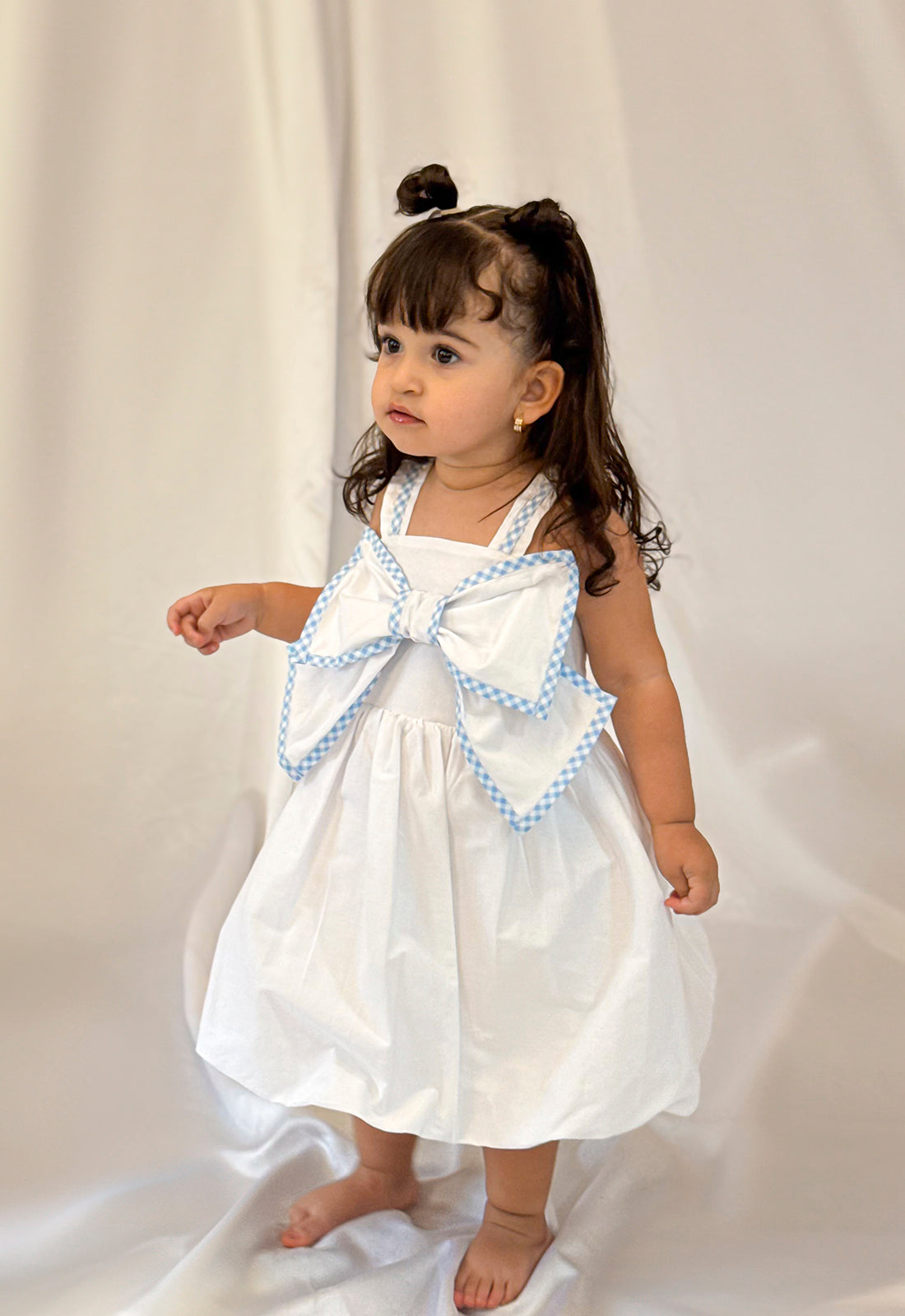 Vestido Princesita con diseño Corto de color Blanco sesgo azul elaborado en TELA TIPO POPELINA 100% ALGODON  de la marca MAMAMIAGIRLS