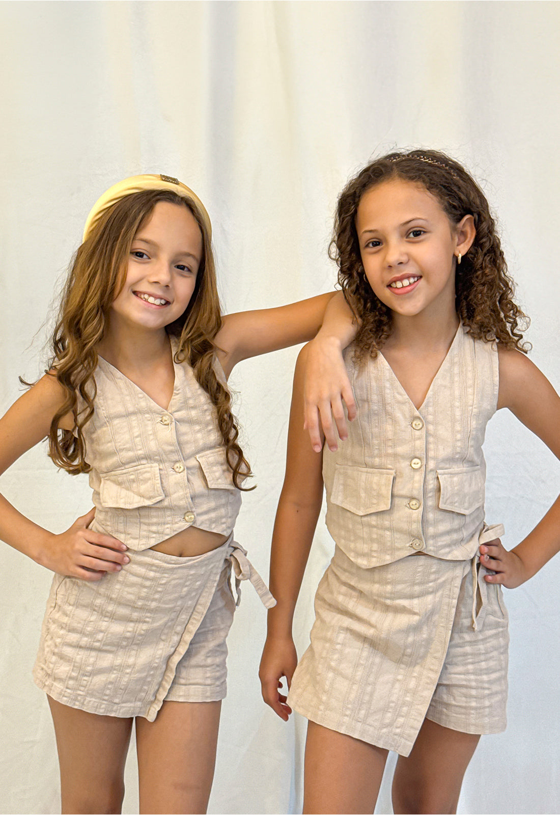 Conjunto Urban elaborado en TELA TIPO BURDA, CON EFECTO LINO, POLIESTER 96% 4% LYCRA de la marca MAMAMIAGIRLS