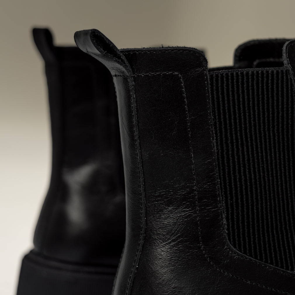 Botines Nova elaborado en Exterior 100% cuero / Suela 100% EVA / Forro: 15% - Cuero: 75% / Plantilla 100% espuma de la marca MOWMA