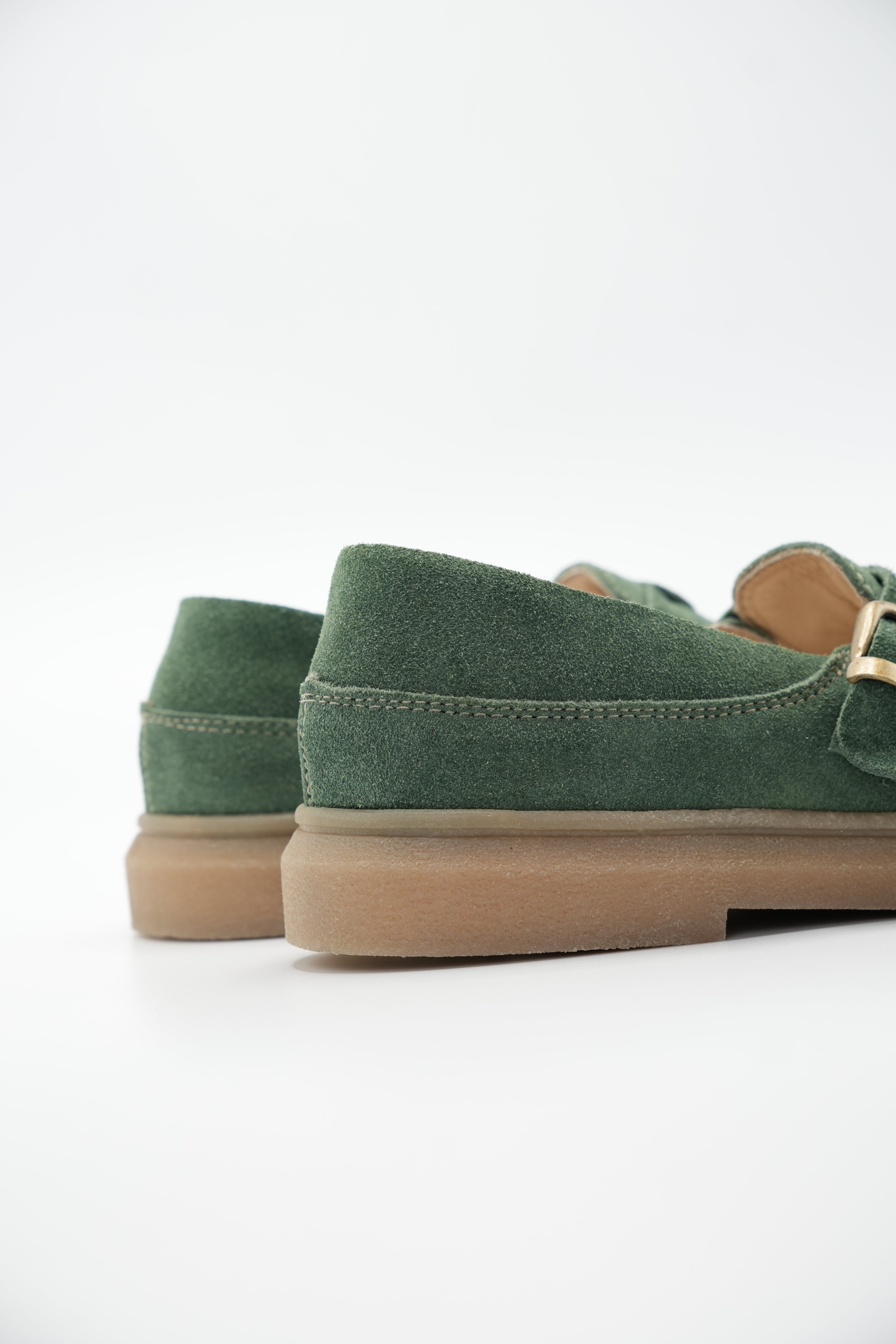 Zapatos Doha elaborado en Capellada:  Cuero Gamuza 
Forro:  Cuero
Plantilla: Eva
Suela: T.R. de la marca AVANX