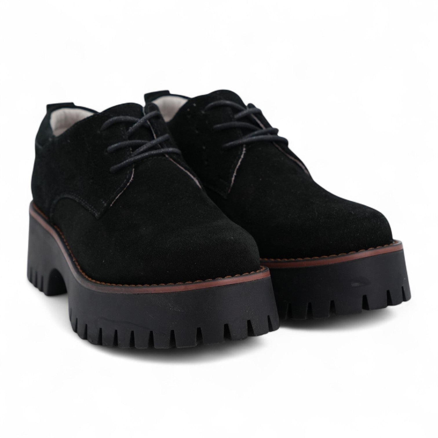 Zapatos Irina elaborado en Capellada:  Cuero 
Forro:  Cuero
Plantilla: Cuero
Suela: T.R. de la marca AVANX