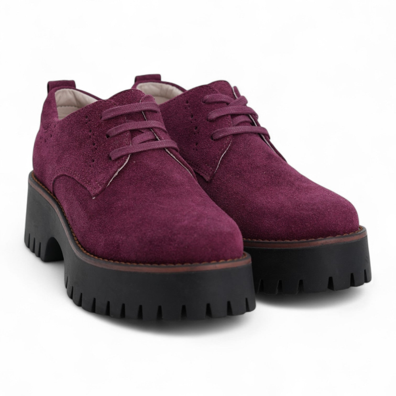 Zapatos Irina elaborado en Capellada:  Cuero 
Forro:  Cuero
Plantilla: Cuero
Suela: T.R. de la marca AVANX