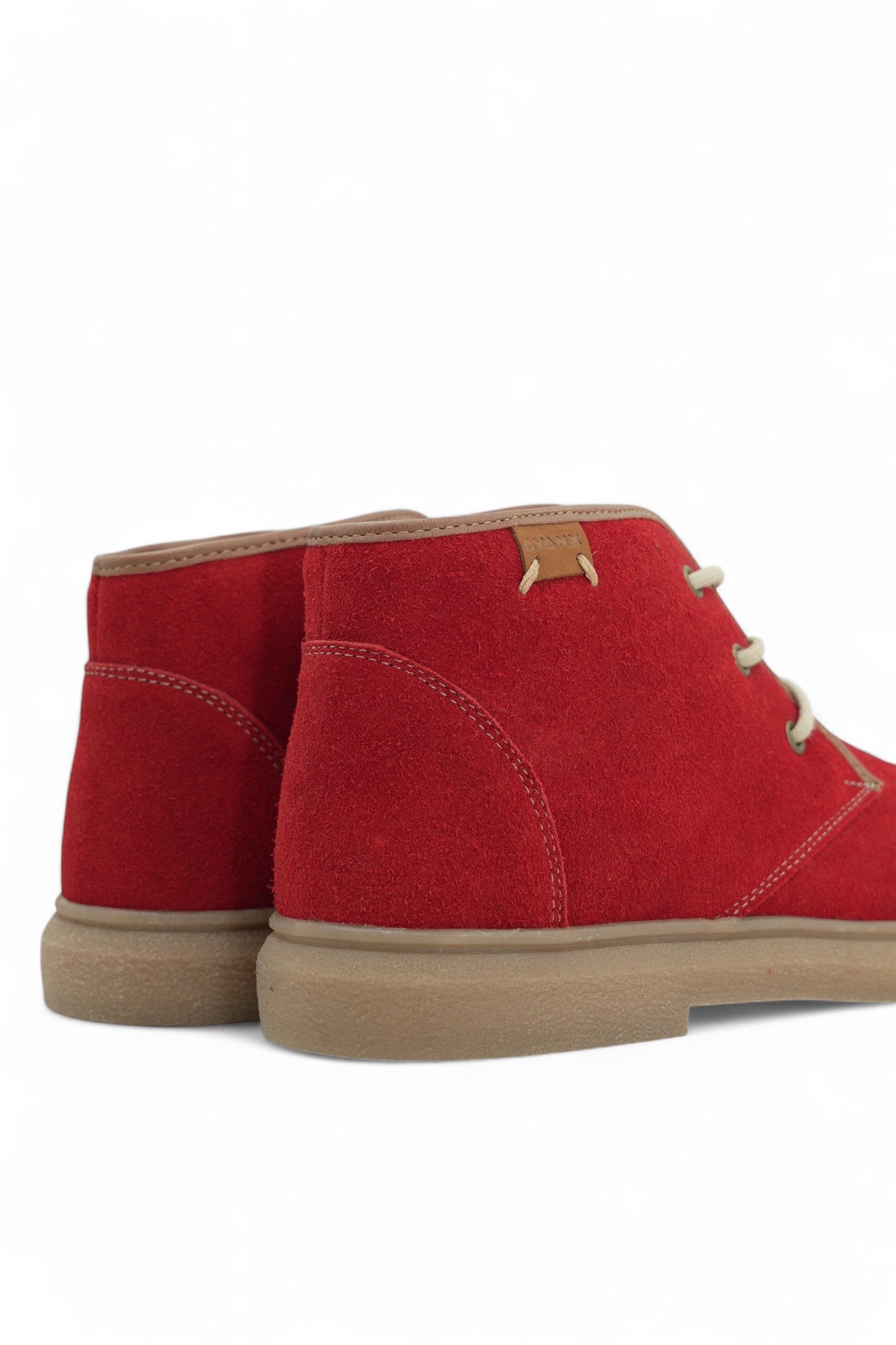 Botas Venecia elaborado en Capellada: Cuero Gamuza
Forro:Textil
Plantilla: Eva
Suela: T.R. de la marca AVANX