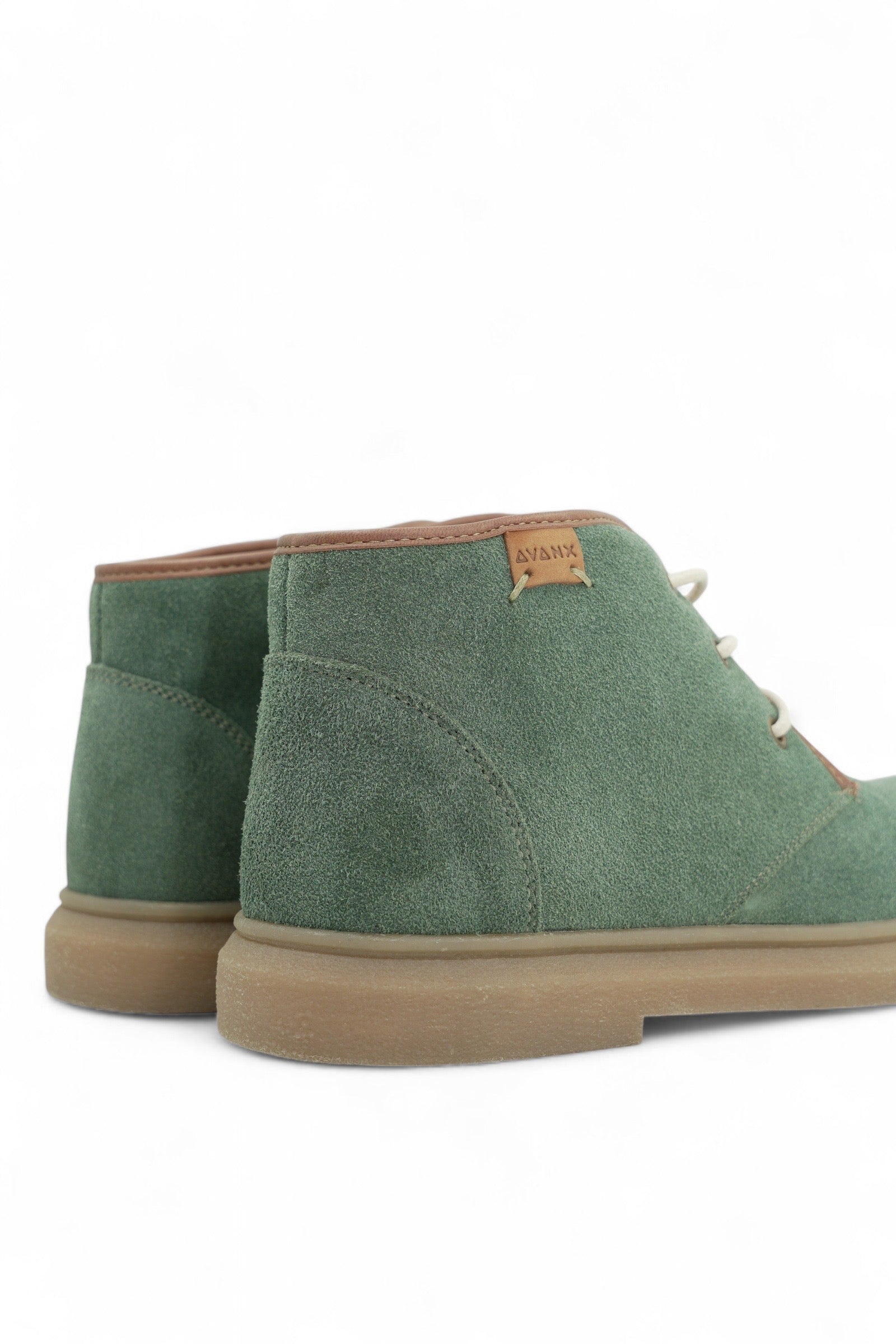 Botas Venecia elaborado en Capellada: Cuero Gamuza
Forro:Textil
Plantilla: Eva
Suela: T.R. de la marca AVANX