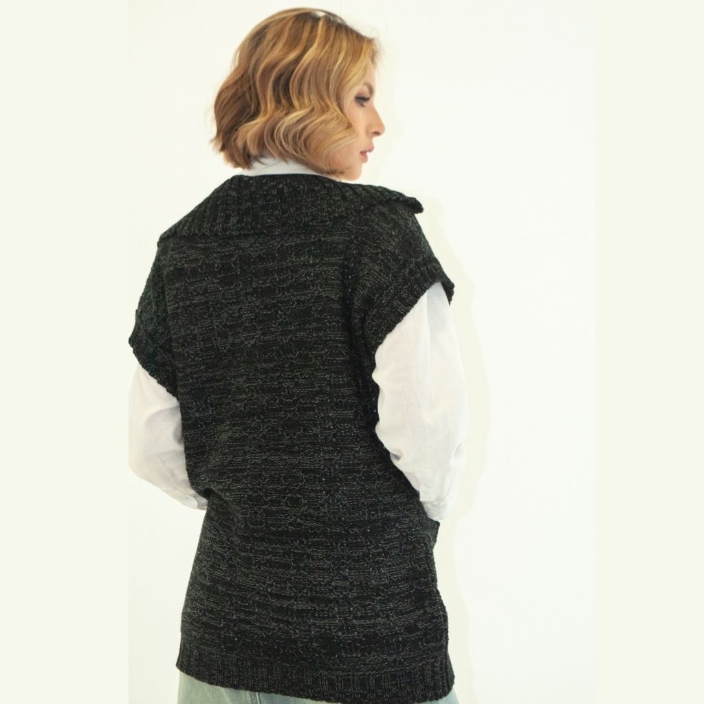 Chaleco Colección Verano con diseño Largo elaborado en Hilo Acrílico de la marca PUNTO Y APARTE