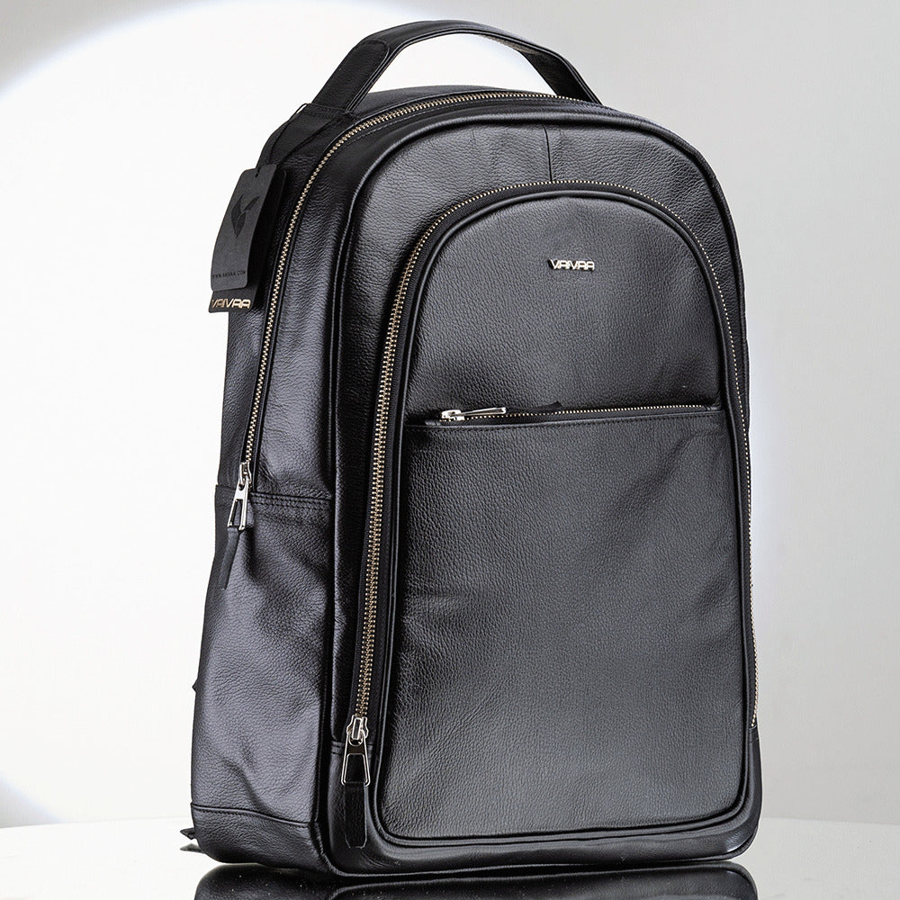 Morral hombre elaborado en EXTERNO: 20% POLIÉSTER. 80% CUERO VACUNO
FORRO: 100% POLIÉSTER de la marca VAIVAA