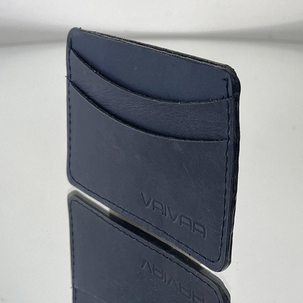 Tarjetero hombre elaborado en EXTERNO: 100% CUERO VACUNO
FORRO: 100% POLIÉSTER de la marca VAIVAA